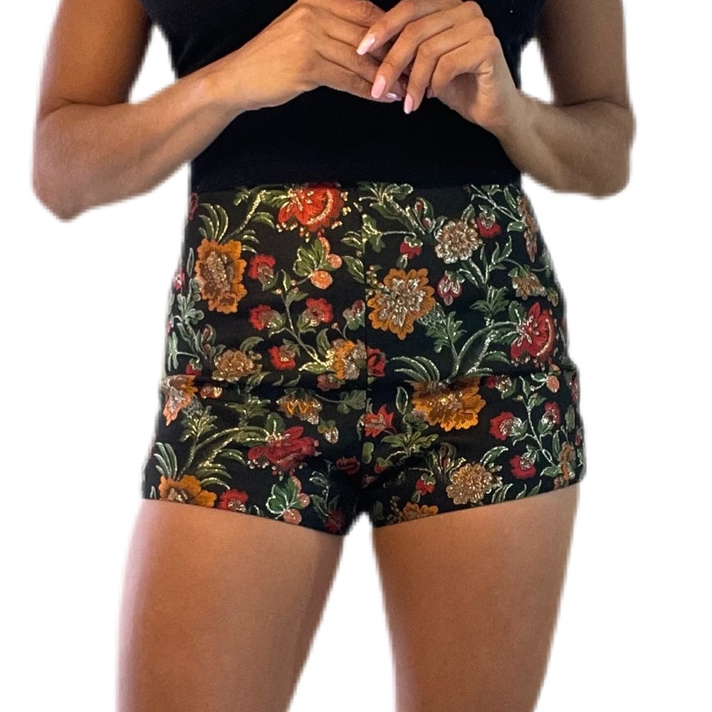 🖤 Baroque Short in Black Floral 🖤
